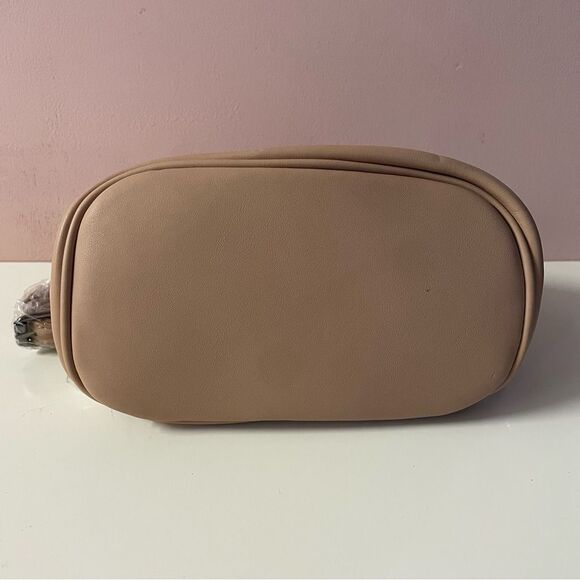 Street Level NWT Boho Nude Faux Leather Magnetic Snap Button Bucket Backpack - Picture 5 of 9